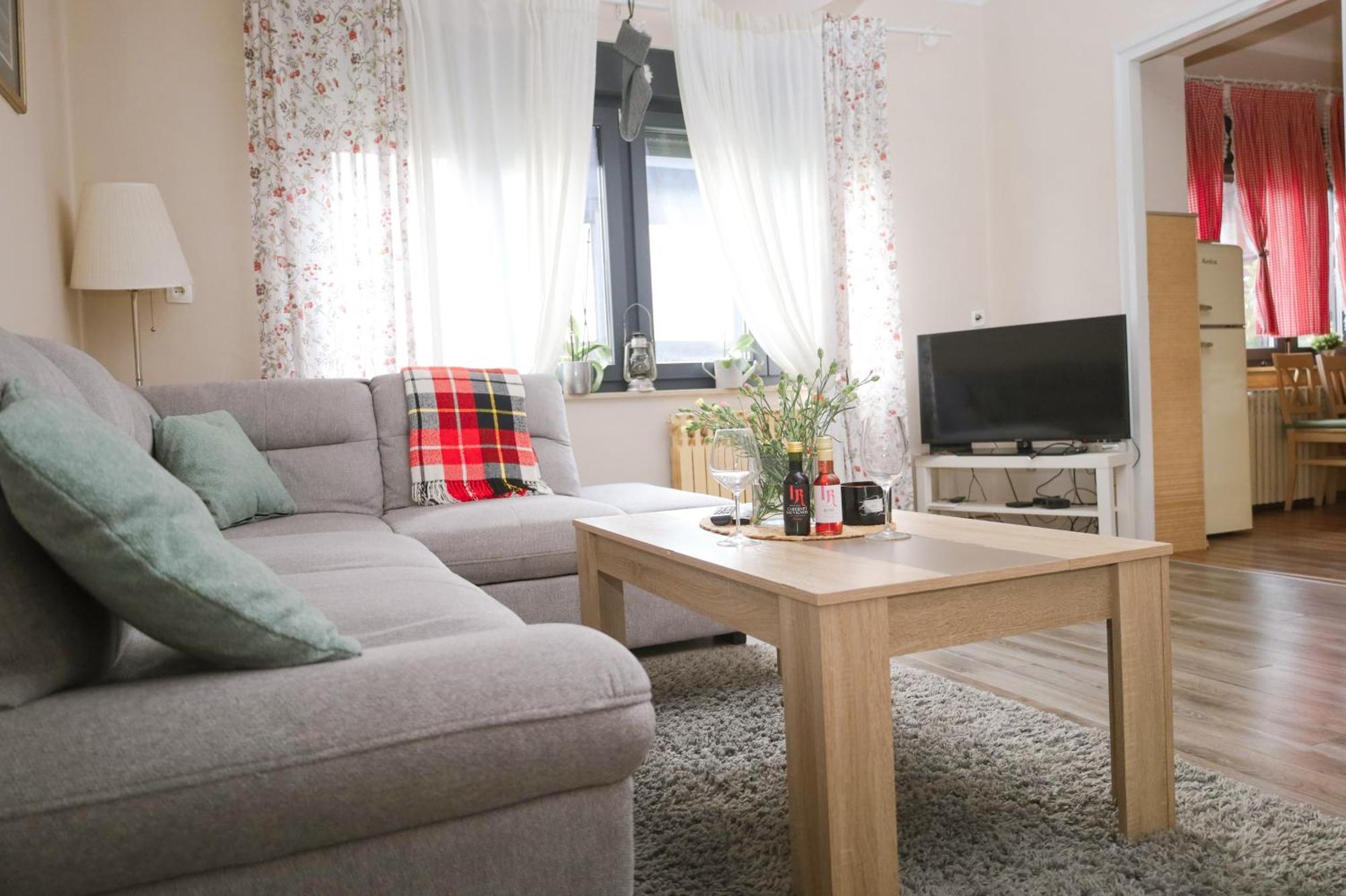 Kamena Kuca Apartman Pozsega Kültér fotó