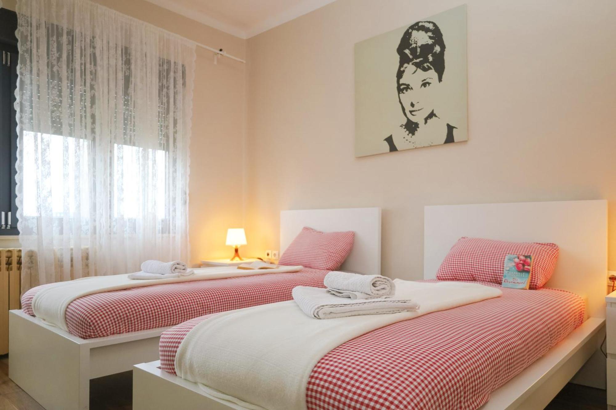 Kamena Kuca Apartman Pozsega Kültér fotó