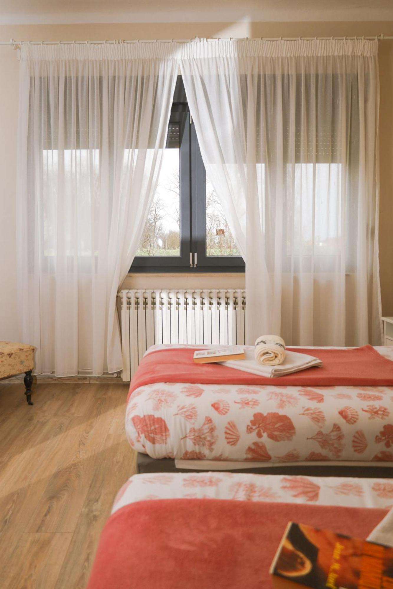 Kamena Kuca Apartman Pozsega Kültér fotó